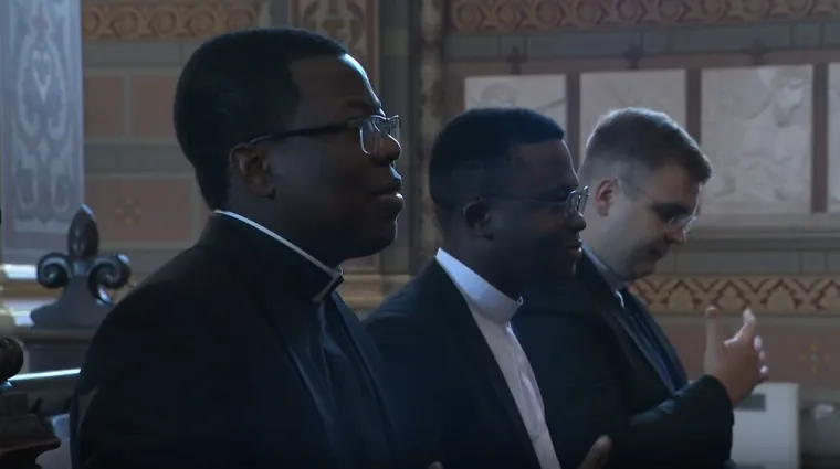 Prvi put u Hrvatskoj zaređena dvojica đakona iz Afrike: Čak su i zapjevali pred kamerom