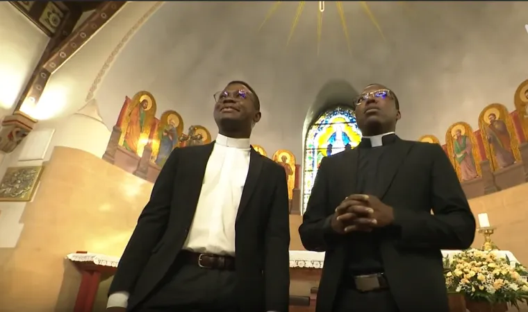 Prvi put u Hrvatskoj zaređena dvojica đakona iz Afrike: Čak su i zapjevali pred kamerom