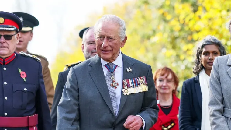 Snimka postala viralna: Prosvjednik urlao kralju Charlesu u lice, ovako mu je on uzvratio