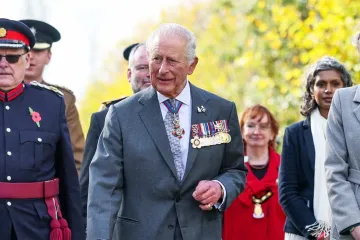 Snimka postala viralna: Prosvjednik urlao kralju Charlesu u lice, ovako mu je on uzvratio