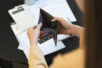 Zvijezde predviđaju financijski pakao ovim znakovima u studenom, novac će im curiti iz ruku