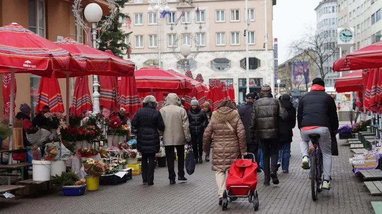 Trebamo li i mi ovako? Slovačka će ograničiti brzinu na pločnicima, odnosit će se i na pješake