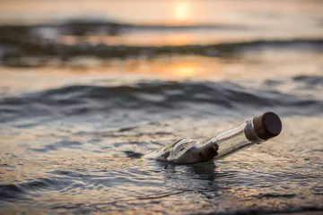 Poruke u boci putovale preko 100 godina: Jedna stigla do unuke koja nikad nije upoznala svog djeda