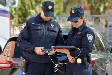 Policija i u zraku: Kamere na dronu zumiraju i vide čak i ako pričate na mobitel!