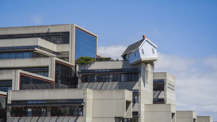 Netko digne lođu, netko zatvori balkon, on je postavio kuću! Koštala je, ali vrijedi divljenja