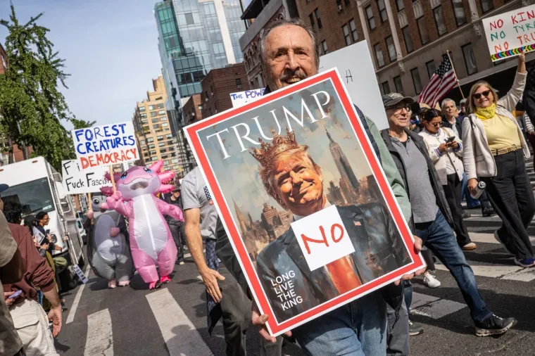 Može li Trump doista postati kralj? Sam kaže da ga je 'Bog spasio da učini Ameriku velikom'