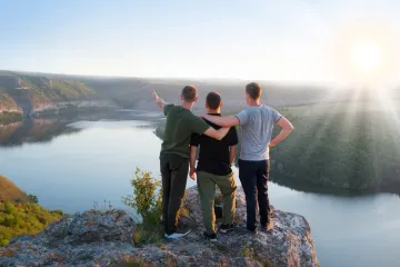 Tročlani par posvojio djevojčicu (3) i žele roditeljski status: 'Ona je dijete iz snova'