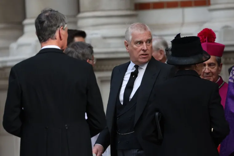 Kralj Charles oduzeo sve titule princu Andrewu! Poznato je što čeka njegove kćeri...