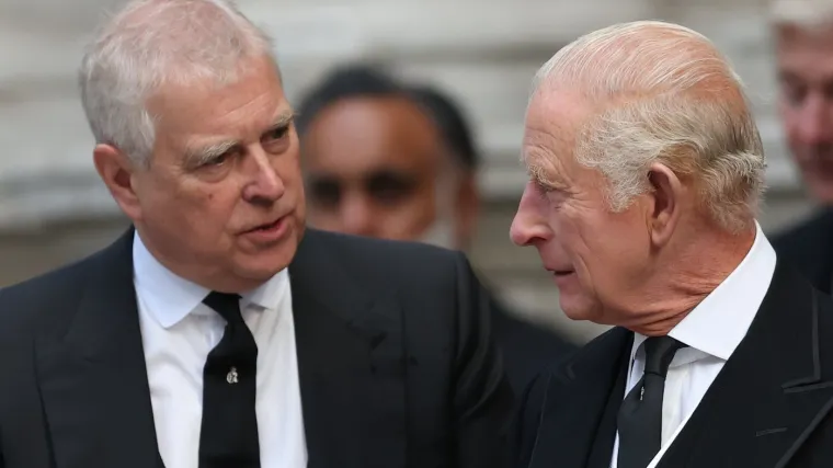 Kralj Charles oduzeo sve titule princu Andrewu! Poznato je što čeka njegove kćeri...