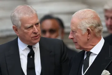 Kralj Charles oduzeo sve titule princu Andrewu! Poznato je što čeka njegove kćeri...