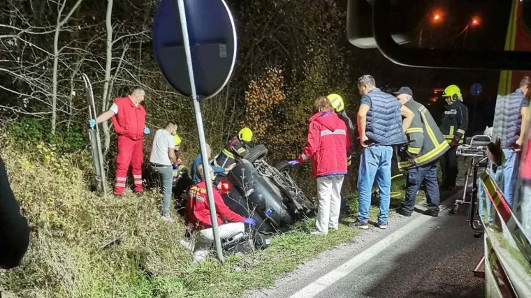 Teška prometna nesreća u susjedstvu: U sudaru auta i autobusa poginuli otac i sin?