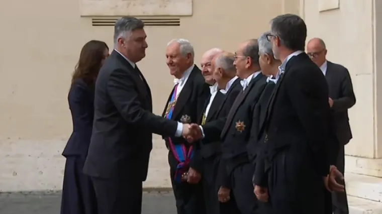 Pogledajte dolazak Milanovića sa suprugom papi Lavu: Dočekala ga Švicarska garda
