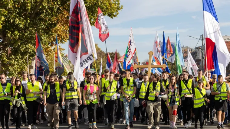 Rijeke studenata pristižu u Novi Sad: 'Vlast nas pokušava spriječiti'