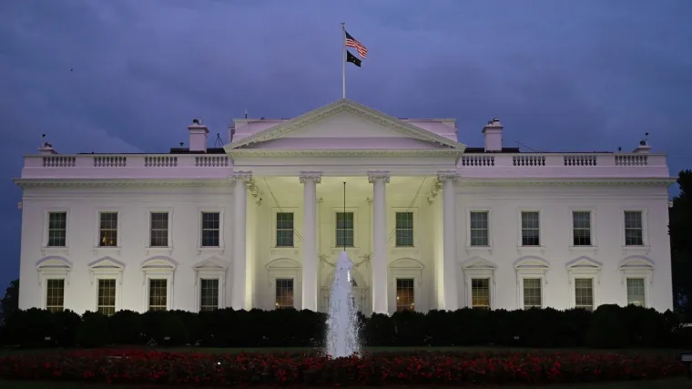 Halidovi stihovi orili se pred Bijelom kućom: Posjetitelji oduševljeno snimali