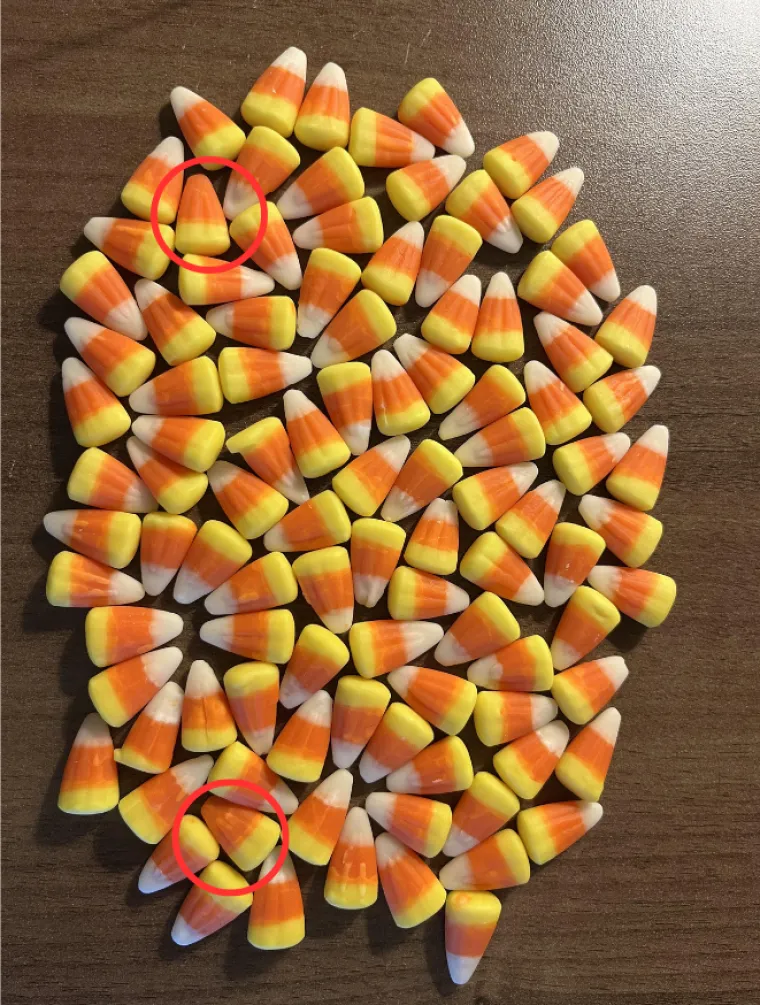 Samo oni sa sokolovim očima mogu ovo riješiti: Pronađite dva uljeza među ovim bombonima