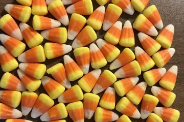 Samo oni sa sokolovim očima mogu ovo riješiti: Pronađite dva uljeza među ovim bombonima