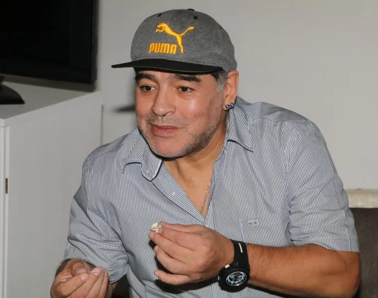 Jedna od Maradoninih avantura u spavaćoj sobi bila je s Wandom Narom: 'Tresao se namještaj'