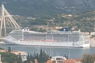 Ovo je najduži brod koji je ikada uplovio u Dubrovnik! Veći je čak i od nosača aviona