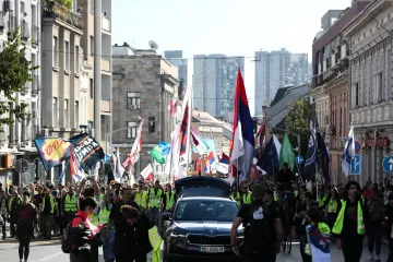 Prosvjednici u Srbiji traže kraj Vučićeva režima: 'Jurit ću ih dok sam živa...'