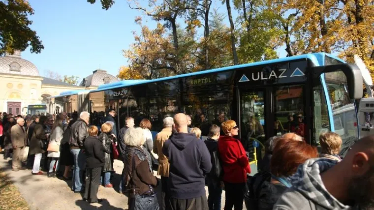 Kako do groblja Mirogoj i Markovo polje 1. studenoga: Besplatni autobusi i dodatni tramvaji u Zagrebu