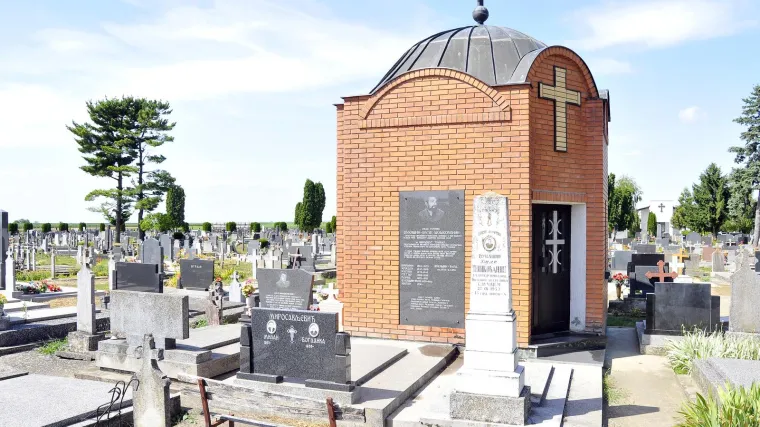 Započelo rušenje mauzoleja Vukašinu Šoškoćaninu, vođi masakra u Borovu
