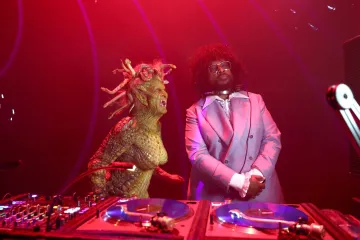 Zečice, dekoltei, perje, lateks... Ovo su najluđi trenuci sa zabave Heidi Klum