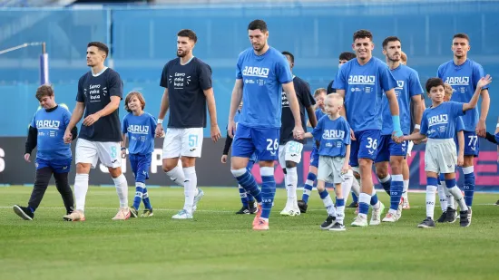 Srčana akcija na Maksimiru: Igrači Dinama i Rijeke razveselili mališane s 'nevidljivim' stanjem