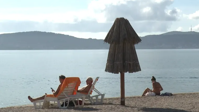 Ova je jesen toliko topla da na plažama još uvijek ima kupača