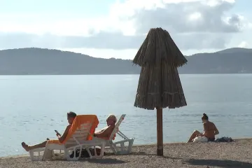 Ova je jesen toliko topla da na plažama još uvijek ima kupača