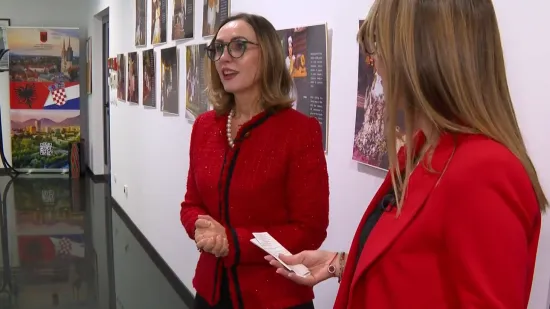 Besa je za nju svetinja, a ured u znaku orla: Upoznajte veleposlanicu koja je bila u kulinarskom showu