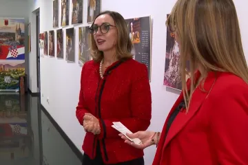 Besa je za nju svetinja, a ured u znaku orla: Upoznajte veleposlanicu koja je bila u kulinarskom showu