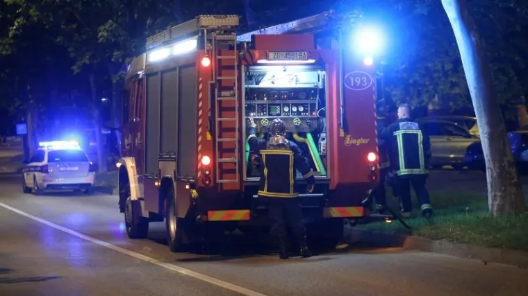 Benzinom na vatru: Maloljetnik ozlijeđen u požaru u Pazinu, objekt sasvim izgorio