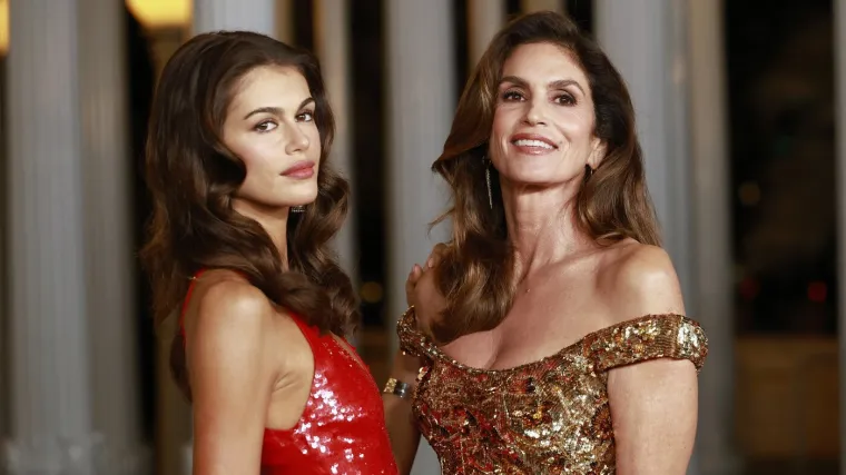 Izgleda li Kaia bolje od majke? Cindy Crawford i kći izazvale pravu pomutnju na crvenom tepihu