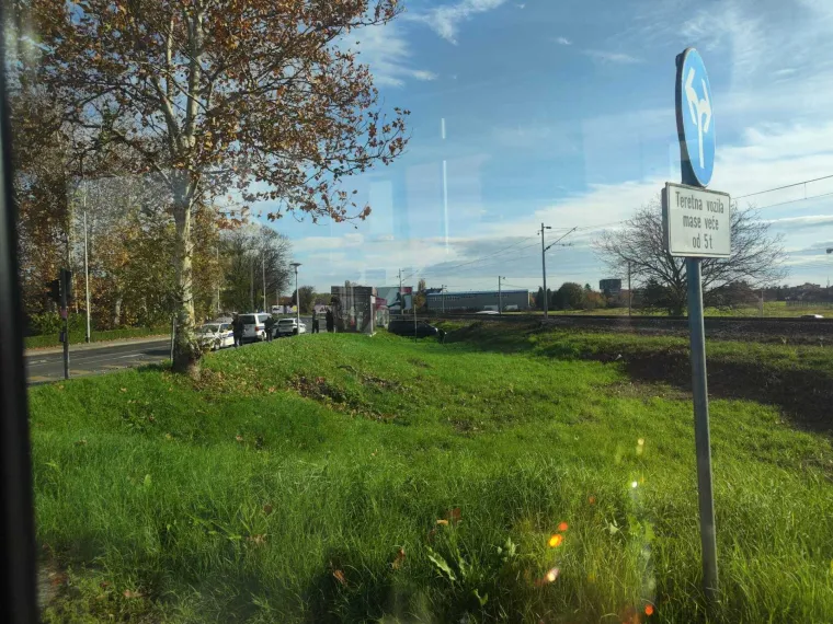 U crnom kombiju projurio kao metak, za njim tri policijska auta s rotirkama: Imamo video!