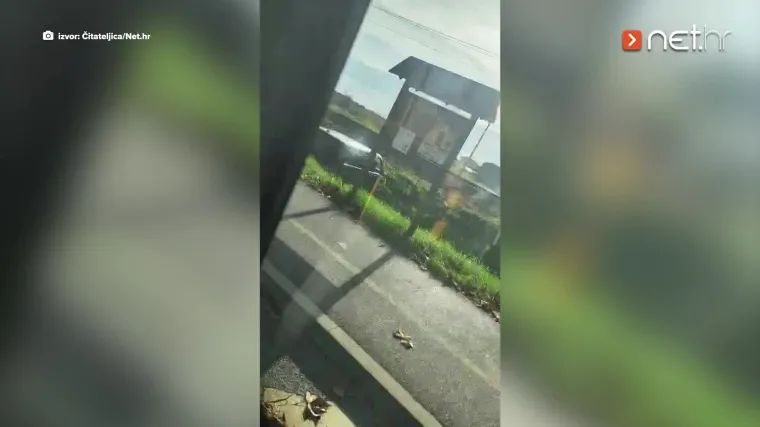 Policija jurila crni kombi Svetom Klarom, on sletio u jarak