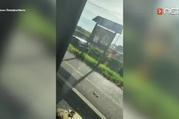 Policija jurila crni kombi Svetom Klarom, on sletio u jarak