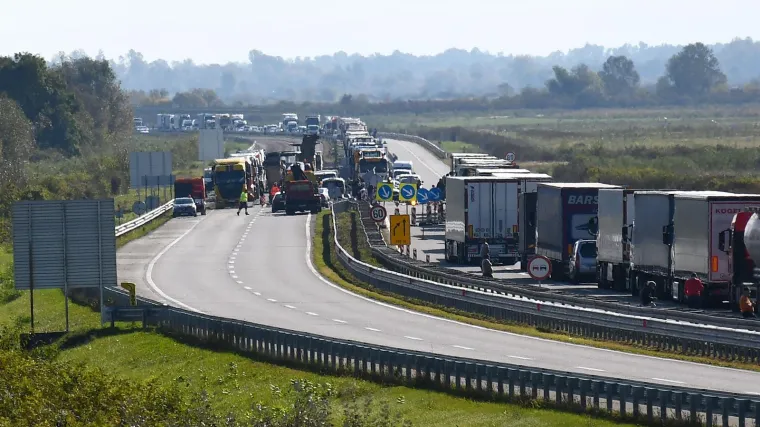 Kaos na autocesti! Sudar vi&scaron;e vozila, ima ozlijeđenih - stvara se golema kolona