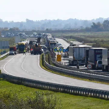 Kaos na autocesti! Sudar više vozila, ima ozlijeđenih - stvara se golema kolona