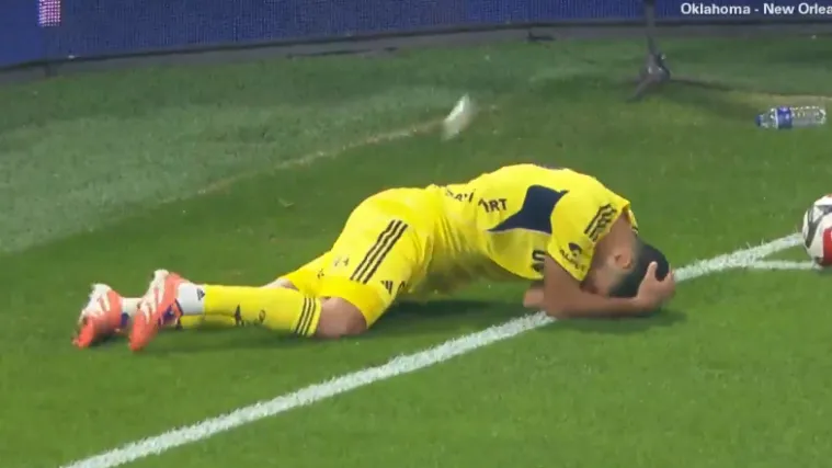 Projektil s tribine pogodio bivšu zvijezdu Reala u shizofrenom derbiju! Ovo kao da je rat