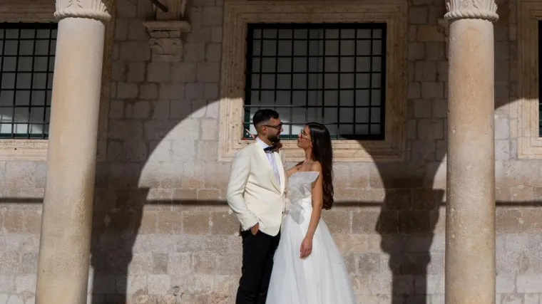 Svoju ljubav okrunili brakom u Dubrovniku: S ovih golupčića mnogi nisu skidali pogled