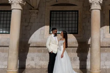 Svoju ljubav okrunili brakom u Dubrovniku: S ovih golupčića mnogi nisu skidali pogled