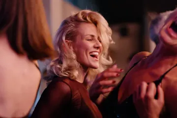 Pogledajte kako se tulumarilo u Zadru: Šarmantnu plavokosu damu teško je bilo ne zamijetiti