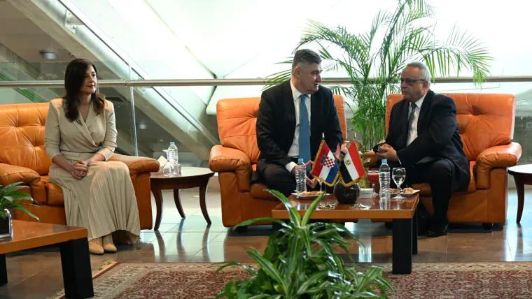 Prva dama s besprijekornim stilom: Svi su gledali u bež komplet na Sanji Musić Milanović