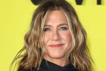 Nakon mjeseci šuškanja Jennifer Aniston objavila fotografiju kojom je služeno potvrdila vezu