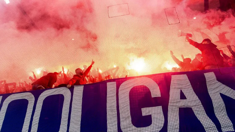 Stigla kazna zbog bakljade i poruka Boysa: UEFA žestoko kaznila Dinamo