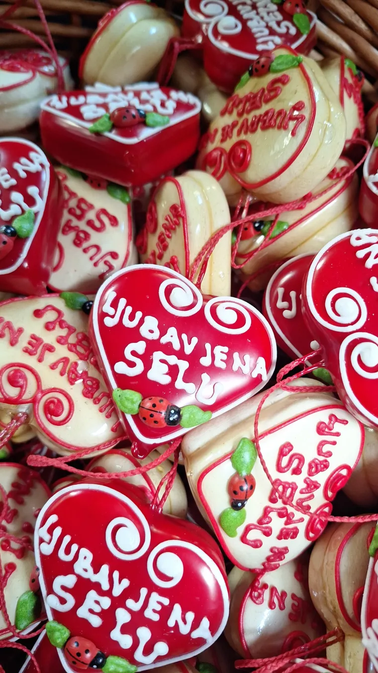 Anita Martinović građanima dijelila licitarska srca, a farmerima će već večeras uručiti pisma