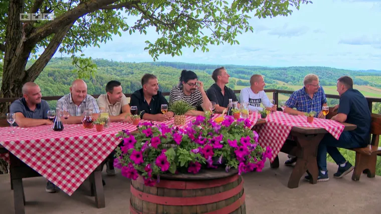 Anita Martinović građanima dijelila licitarska srca, a farmerima će već večeras uručiti pisma