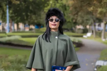 Djevojka sa šubarom mamila poglede u Osijeku: Visokim čizmama istaknula svoje duge noge