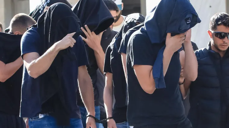 Huligani upali na večer Srpskog društva u Splitu: Istjerali ljude uz povike 'Za dom spremni'