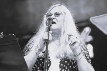 Preminula pjevačica legendarnog benda: Poznat uzrok smrti